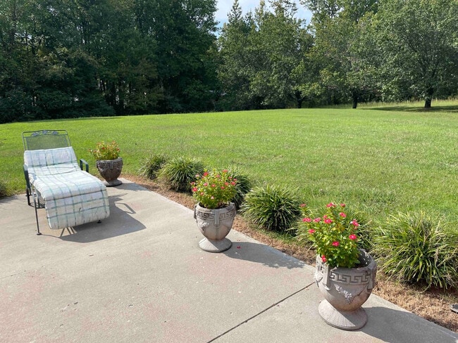 Building Photo - 176 Schools Dr