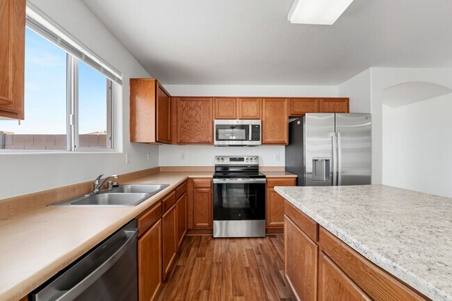 Building Photo - Freshly Updated 4 Bed | New Carpet, New Appliances & Open Layout