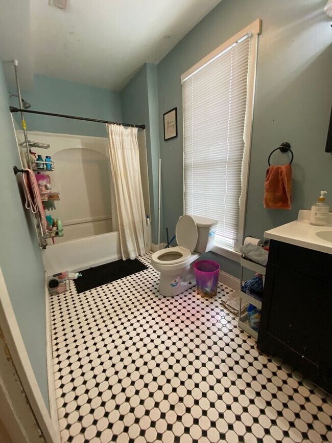 Building Photo - $4,600 | 8 Bedroom, 2 Bathroom Single Family Home | No Pets* | Available for August 1st, 2026 Mov...