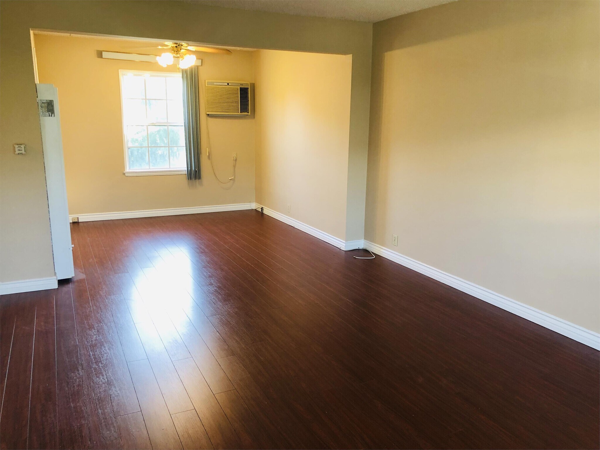 Building Photo - 410 S Sierra Madre Blvd