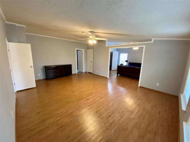 Building Photo - 11273 Camp Creek Way