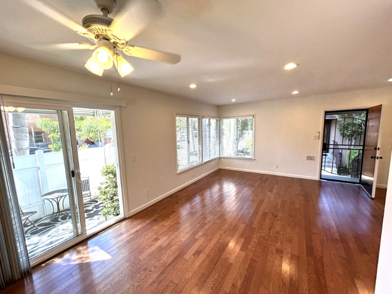 Building Photo - 2226 S Carmelina Ave