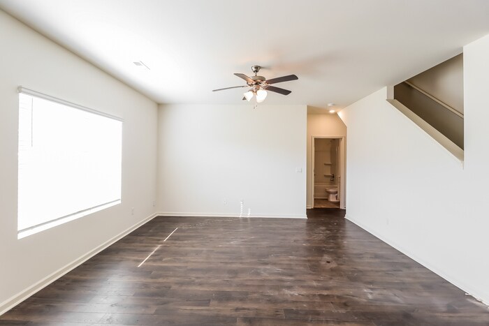 Building Photo - 5615 Timber Leaf Lp