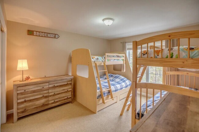 Building Photo - 130 Woodland Loop