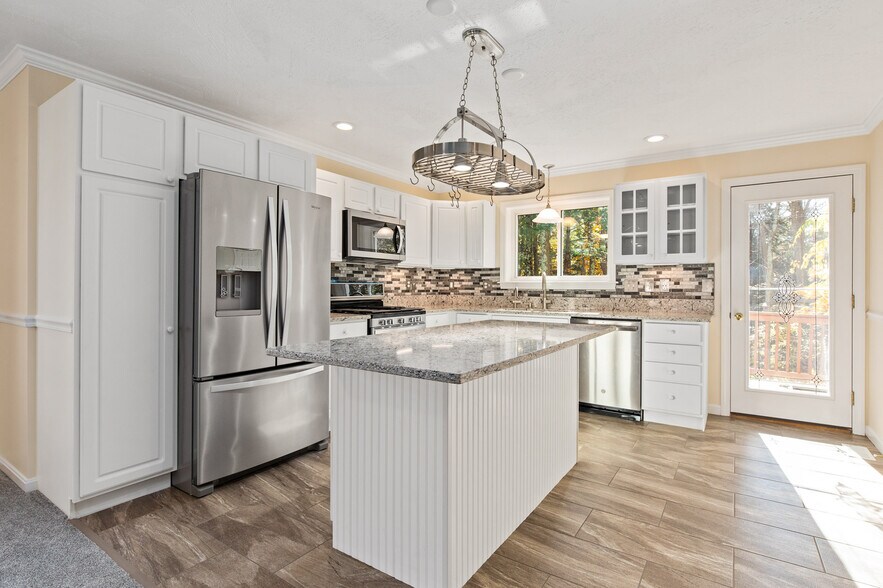 Kitchen - 36 Chandler Ln