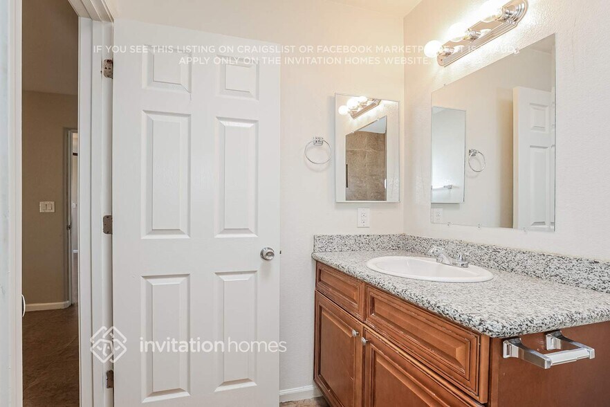 Building Photo - 7501 W Whitton Ave