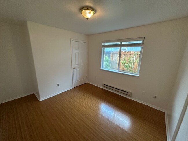 Building Photo - Duplex for rent