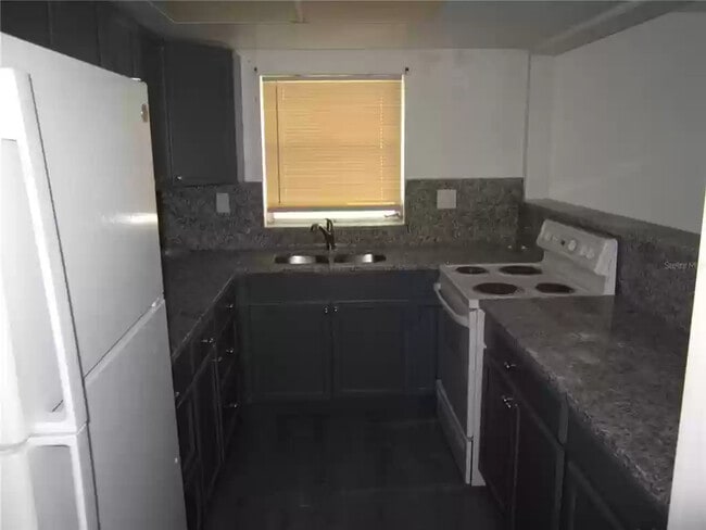 Building Photo - 224 Waverly Way