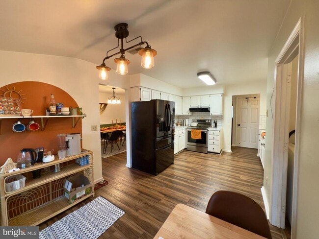 Building Photo - 211 Eagle View Ln