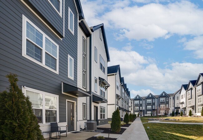 Building Photo - Madison new construction in gated community, pet friendly, 2 car garage, $500 off first month's rent