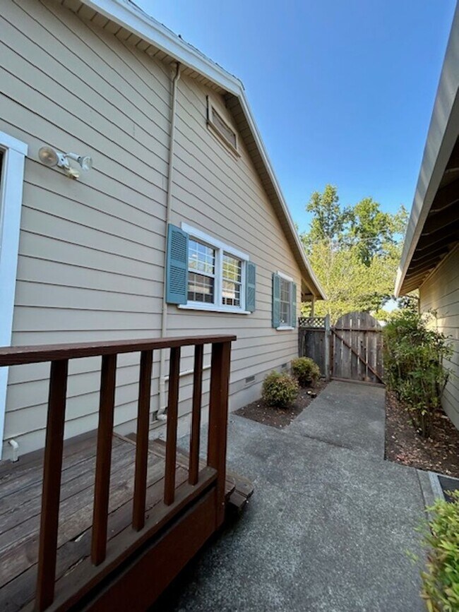 Building Photo - 2280 Summerfield Rd