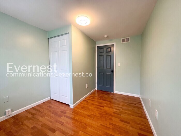 Building Photo - 6405 Loch Crest Ct