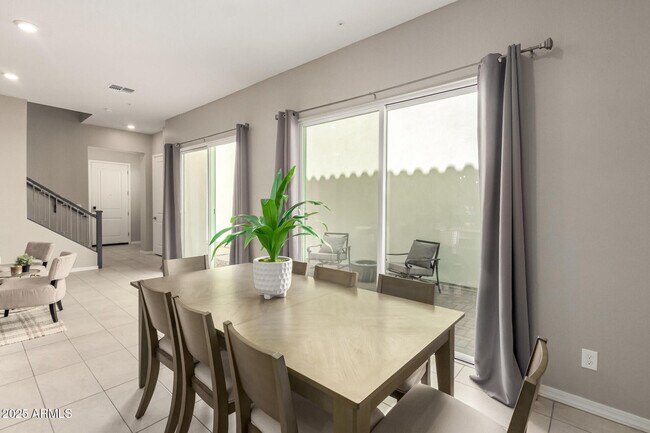 Building Photo - 1535 E Dublin St