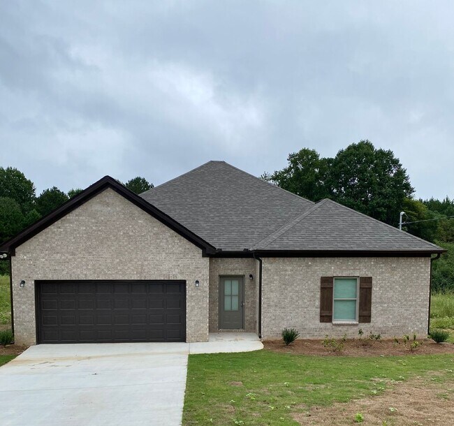 Primary Photo - Home for Rent in Jasper, AL...Available to...