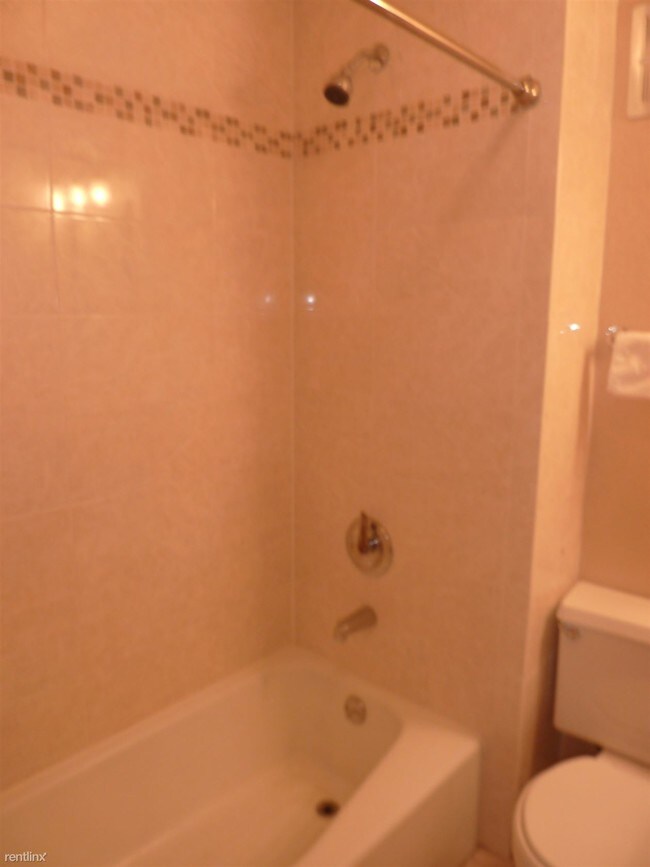 Building Photo - 1 br, 1 bath  - 315 N Neville St 2