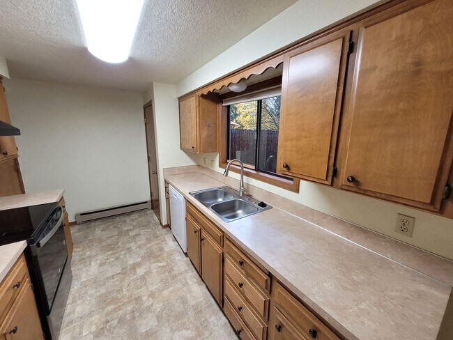 Building Photo - 5085 Kaufman Loop SE