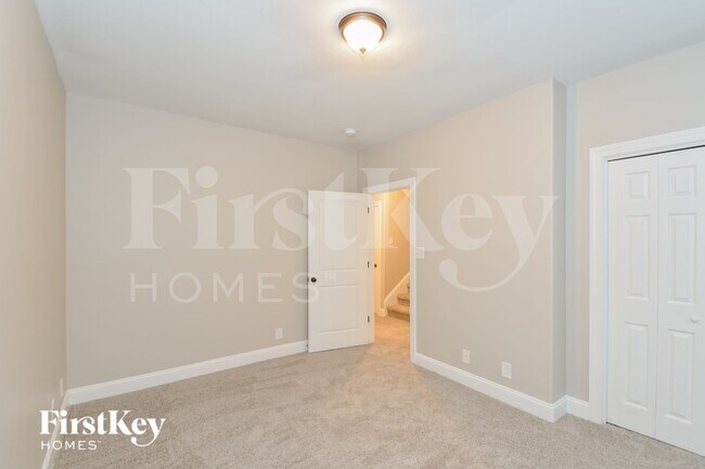 Building Photo - 450 Galvin Dr