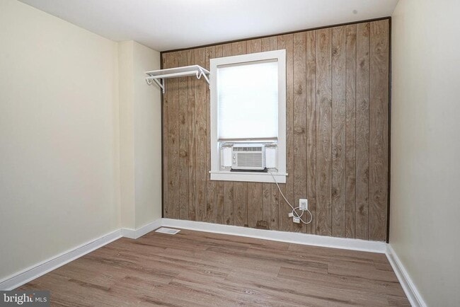 Building Photo - 19 E Millbrooke Ave