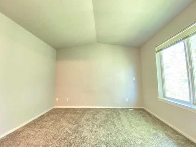 Building Photo - 2068 NW Boulder Way Dr
