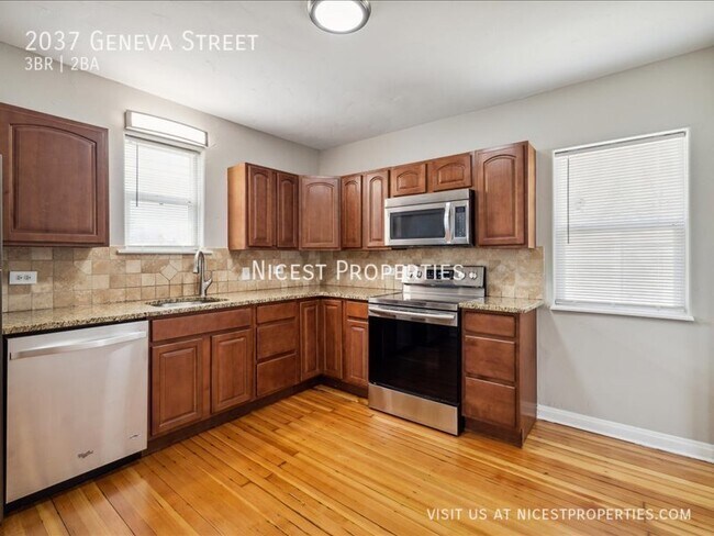 Building Photo - Gorgeous Remodeled Home near Fitzsimons/An...