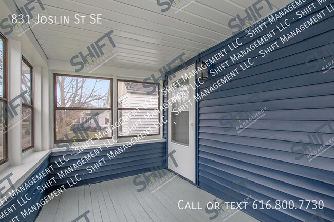 Building Photo - 831 Joslin St SE