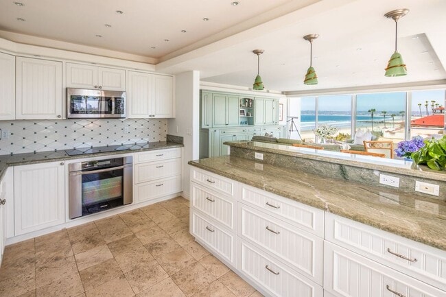 Building Photo - 1760 Avenida Del Mundo