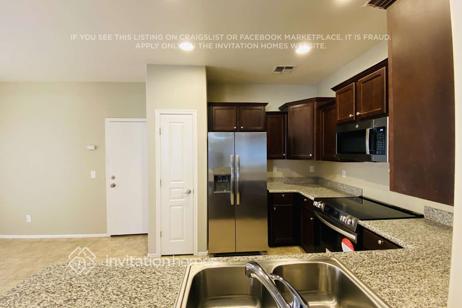 Building Photo - 615 S Buena Vista Ave