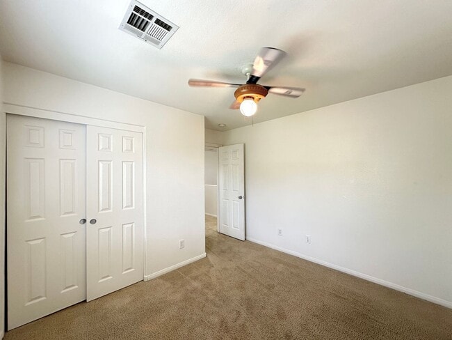 Building Photo - 560 Playa Linda Pl