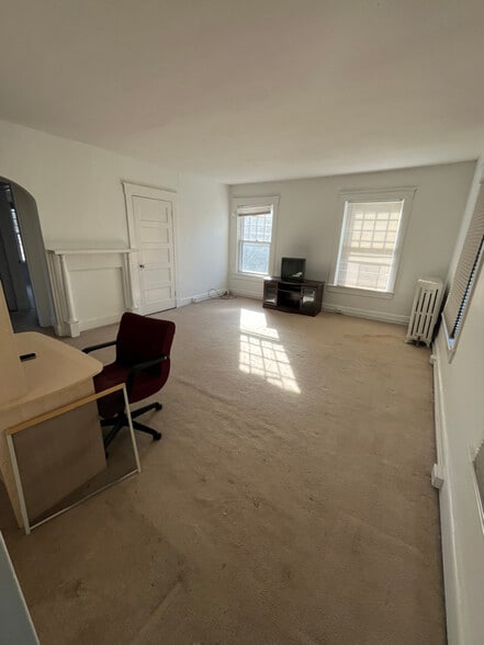 Building Photo - 310 Oakley St