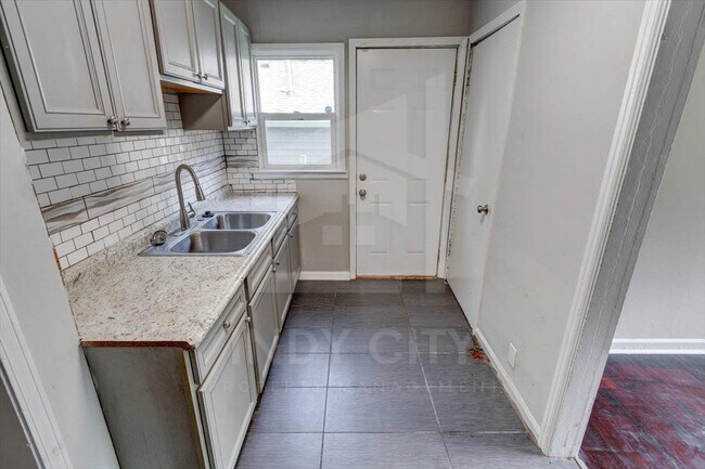 Building Photo - 3422 Kinnear Ave