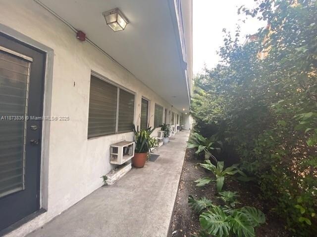 Building Photo - 8132 Harding Ave