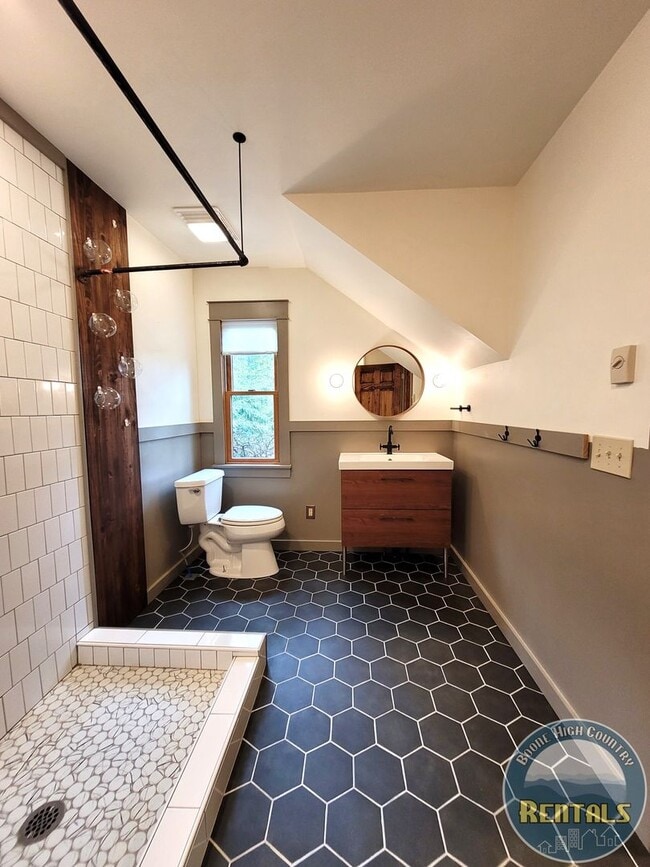 Building Photo - Beautiful 1 Bedroom Home with a Loft