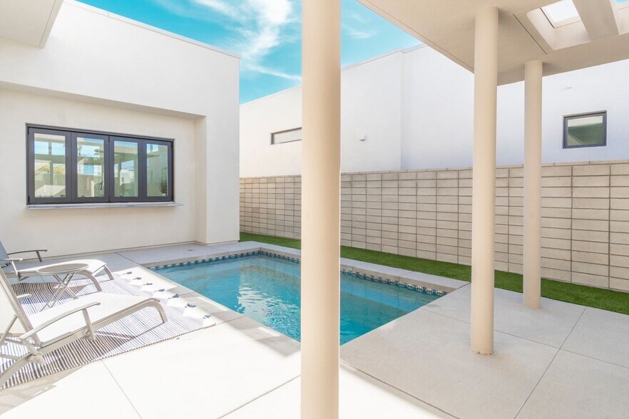Building Photo - 825 Fountain Dr