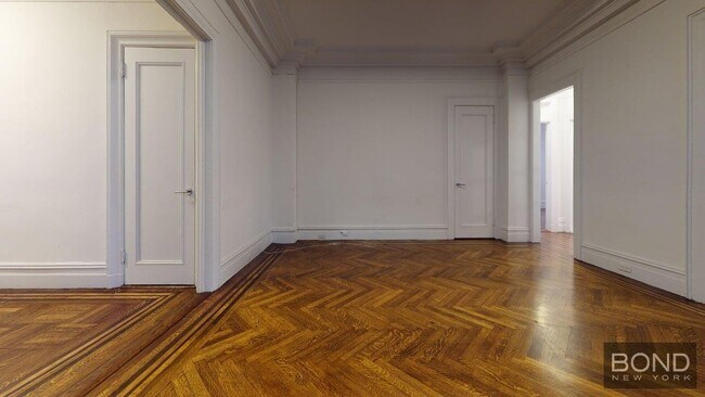 Building Photo - 200 W 58th St