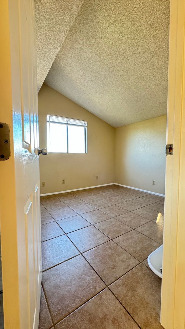 Building Photo - Central 2 bedroom condo, near U of A and UMC!