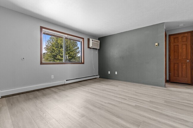 Building Photo - 1534 Moraine Terrace