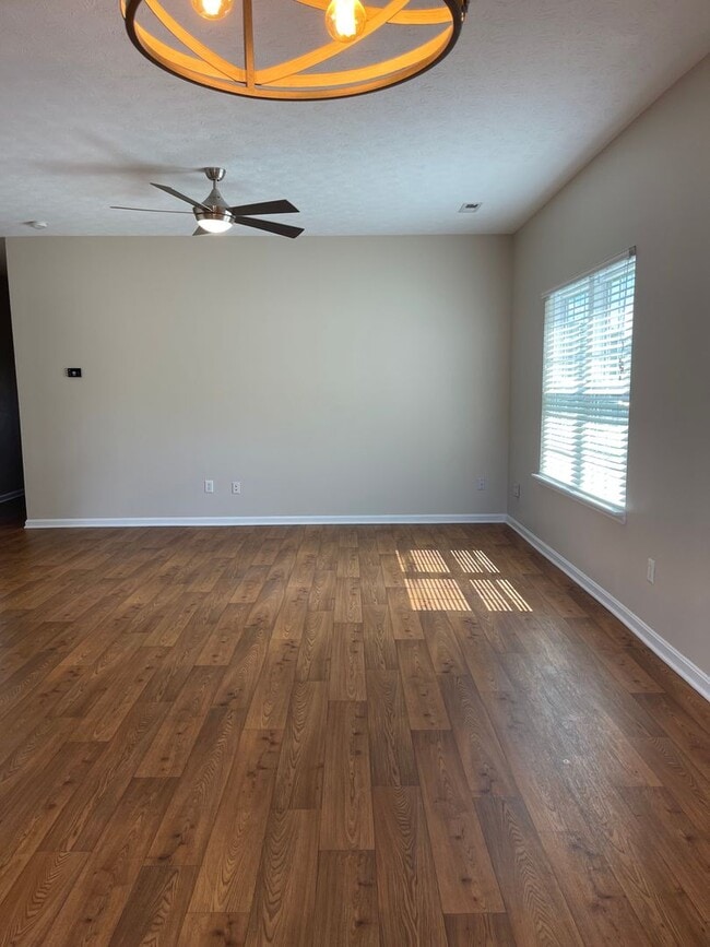 Building Photo - Meticulously Maintained Ranch