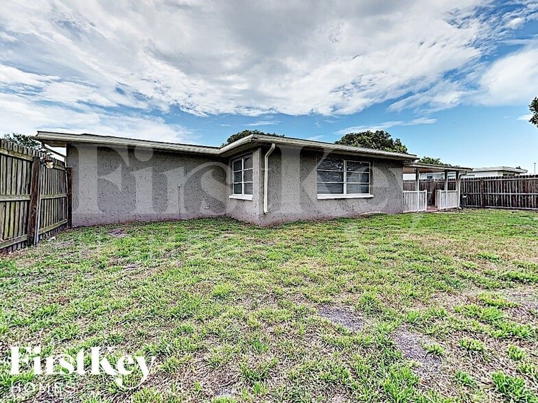 Building Photo - 9220 Lido Ln