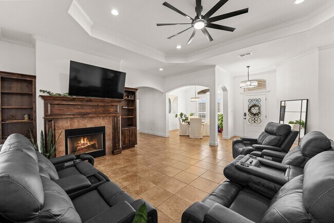 Building Photo - 1400 N Redondo Ave