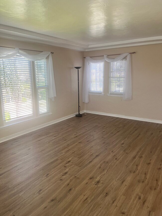 Building Photo - 2500 S Bronson Ave