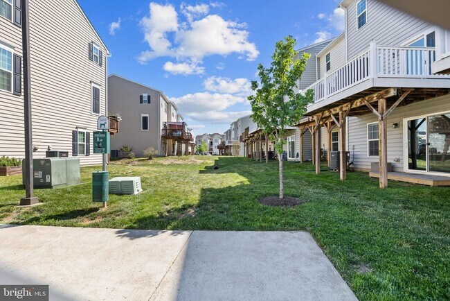 Building Photo - 6196 Willow Pl