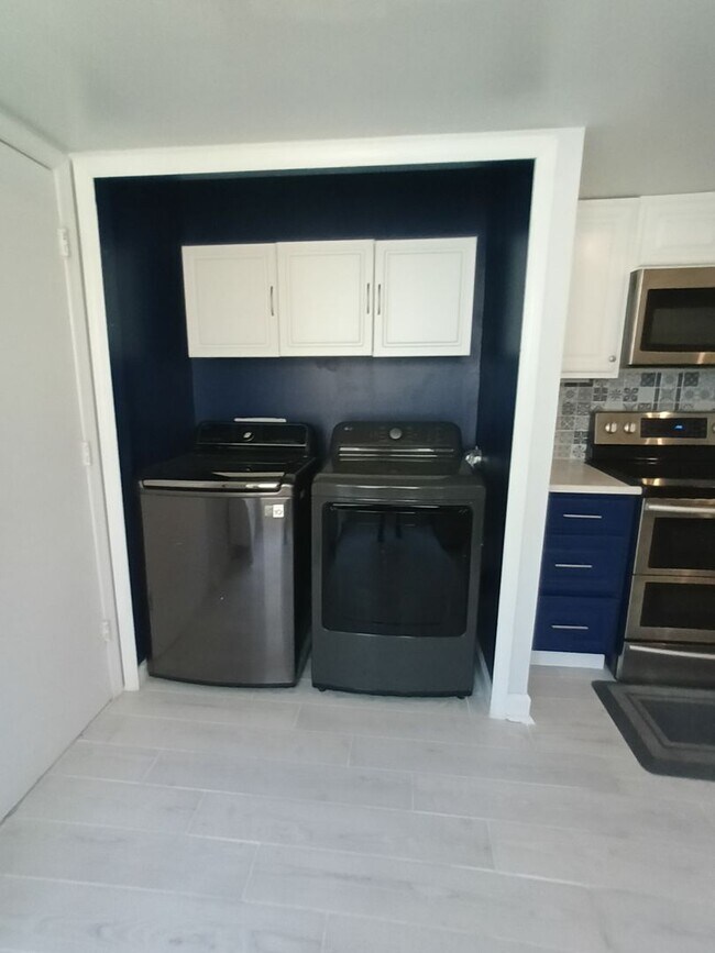 Building Photo - 2 Bed / 2 Bath Single Family for Rent in Oviedo, FL