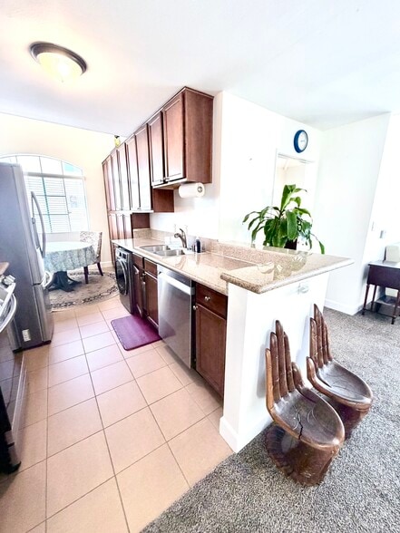 Building Photo - 1430 Colby Ave