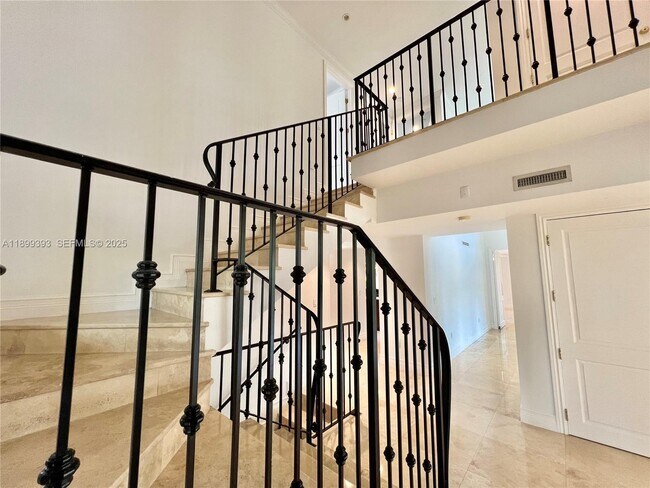 Building Photo - 573 Satinwood Dr