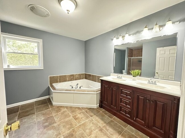 Building Photo - 1094 Porter Dr