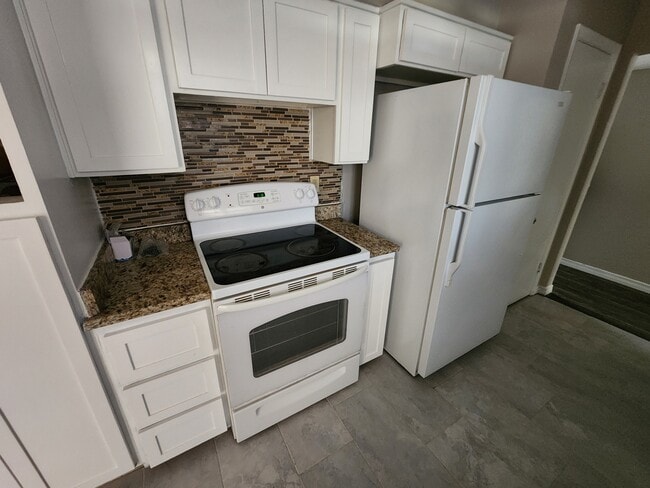 Kitchen - 5109 Bastille Ave