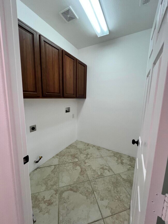 Building Photo - 50342 San Capistrano Dr