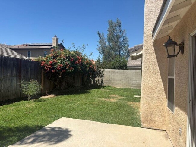 Building Photo - 4 Bedroom/2 Bath Home in the Northwest - $2395 Per Month!