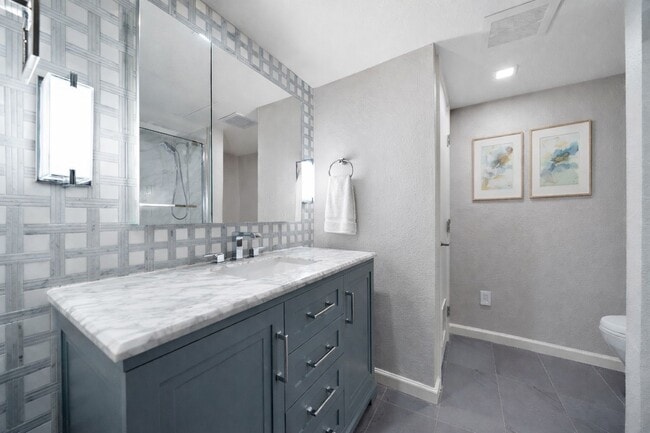 Building Photo - 8954 Chatsworth Dr