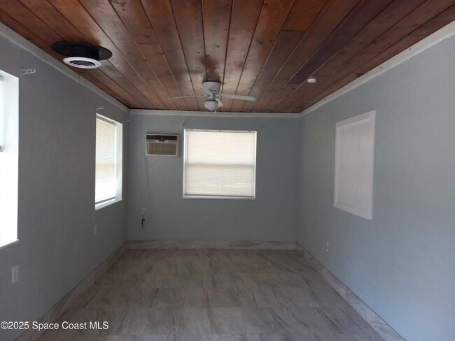 Building Photo - 231 N Plumosa St